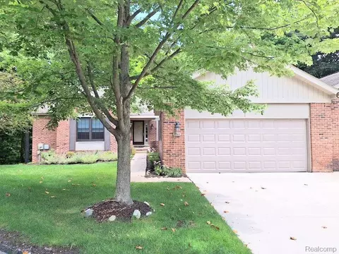 7044 Green Farm Rd, West Bloomfield, MI 48322