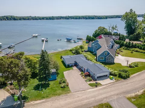 11577 N Shore Dr, Green Oak, MI 48189