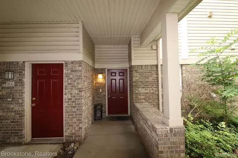 868 Brandon Ave, Pontiac, MI 48340
