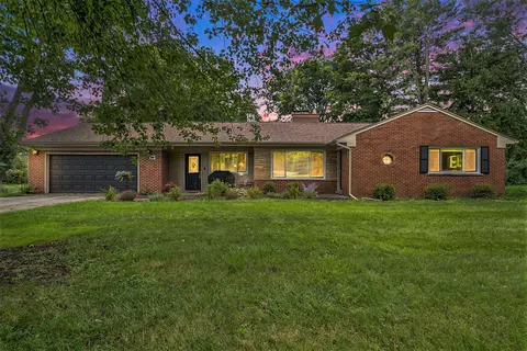 99 Habrand Dr, Troy, MI 48098