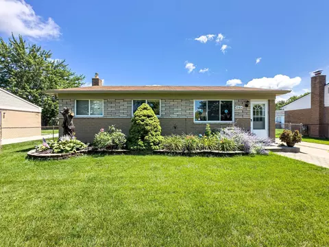 35454 Simon Dr, Clinton Township, MI 48035