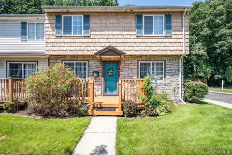 16233 Terrace Village Dr, Taylor, MI 48180