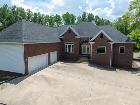 2305 Shallowbrook, Commerce, MI 48390