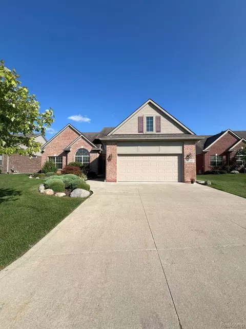 36317 St Andrews Dr, Livonia, MI 48152
