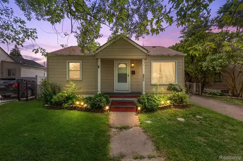 2077 Richmond Ave, Lincoln Park, MI 48146