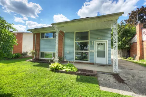 30729 Birchwood St, Westland, MI 48186