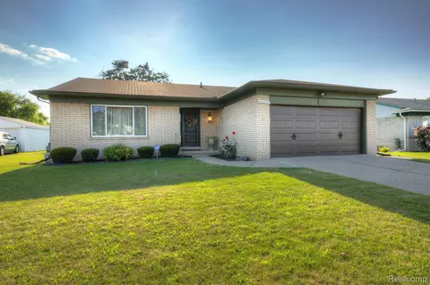 27035 Sutherland St, Southfield, MI 48076