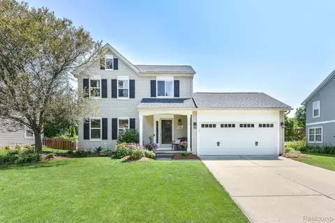 968 S Parkwood Dr, South Lyon, MI 48178