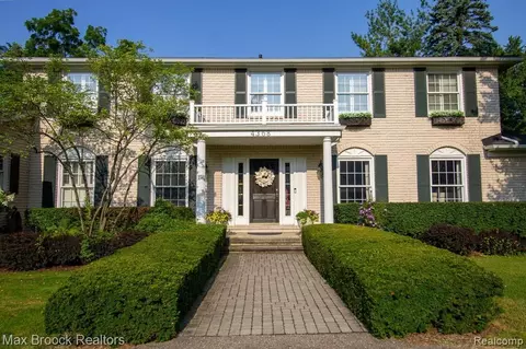 4368 Stoneleigh Rd, Bloomfield Hills, MI 48302