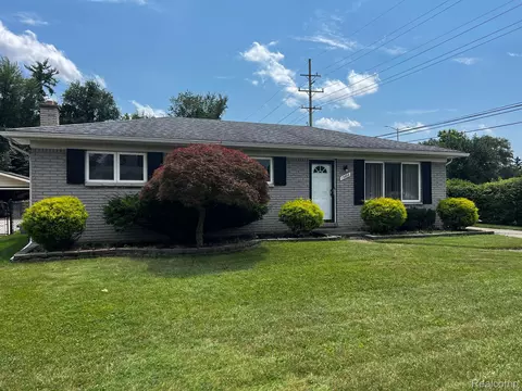 13608 Hillsdale Dr, Sterling Heights, MI 48313