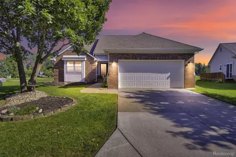 31231 Barrington Dr, Novi, MI 48377