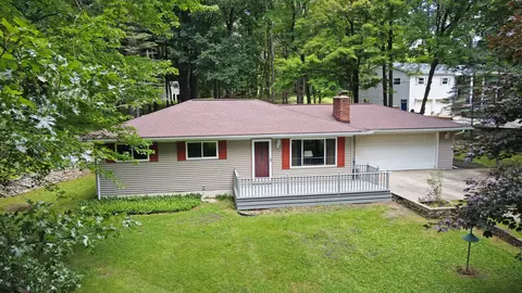 1383 Hummer Lake Rd, Brandon, MI 48462