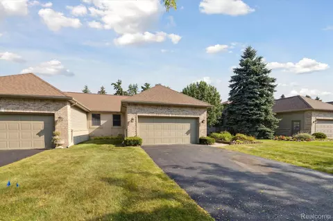 126 Creekwood Cir, Linden, MI 48451