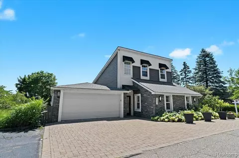 4265 Meyers Rd, Waterford, MI 48329