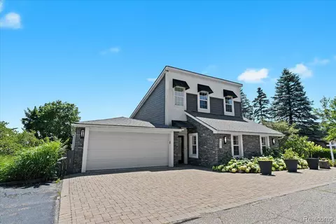 4265 Meyers Rd, Waterford Township, MI 48329