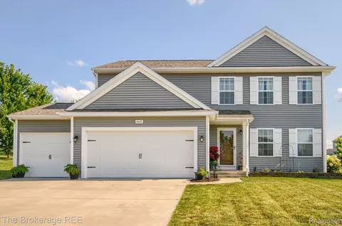 6015 Bluefield Dr, Fenton, MI 48451