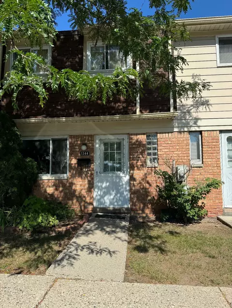 1344 Laurel Valley Dr, Waterford, MI 48327