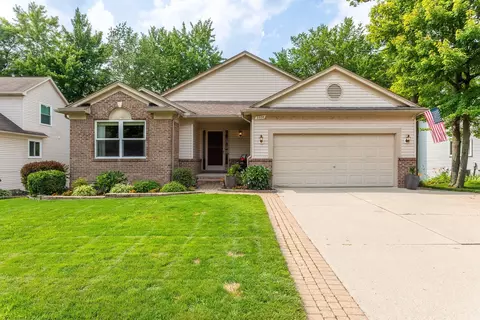 3304 Hickory Dr, Orion, MI 48359