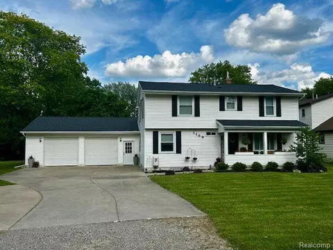 1189 Rinn St, Burton, MI 48509