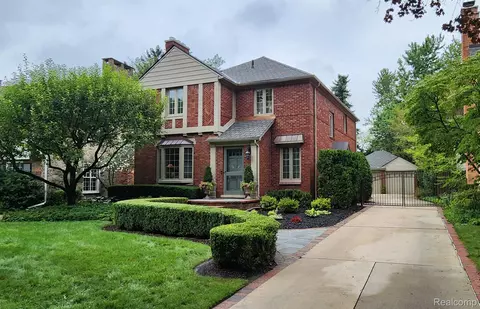 270 Lewiston Rd, Grosse Pointe Farms, MI 48236