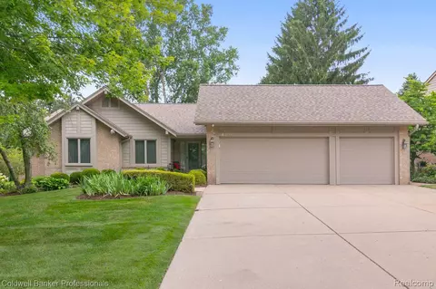 42012 Pon Meadow Dr, Northville, MI 48168