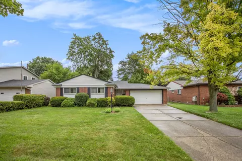 40158 Diane Dr, Sterling Heights, MI 48313
