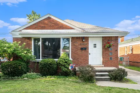 22725 Alger St, Saint Clair Shores, MI 48080