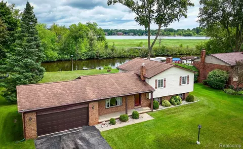 5188 Bronco Dr, Independence, MI 48346