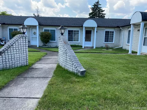 32862 Sunrise Dr, Warren, MI 48093