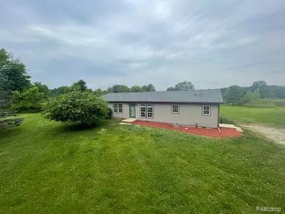 13724 Kimball Rd, Berlin, MI 48002