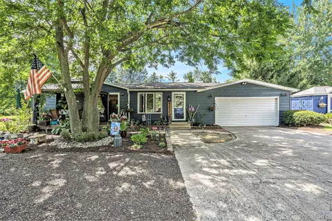 11833 E Rathbun Rd, Birch Run, MI 48415
