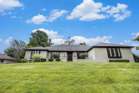 61937 Surrey Ln, Washington, MI 48094