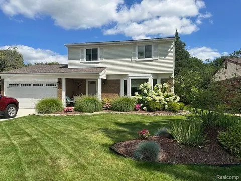 39744 Salvatore Dr, Sterling Heights, MI 48313