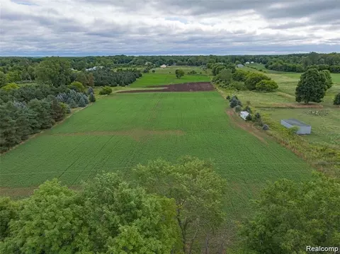 000 Reed Rd, Byron, MI 48418