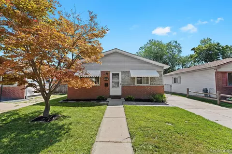 8091 Pine St, Taylor, MI 48180