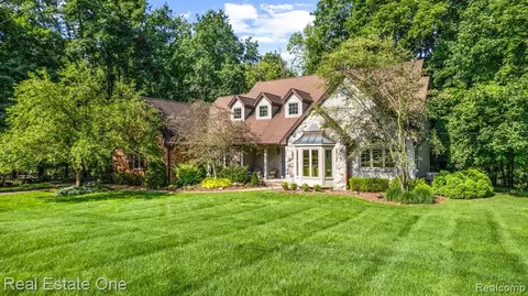 44211 Chedworth Dr, Northville, MI 48167
