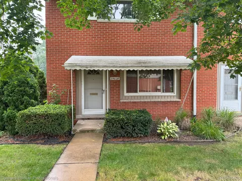 29028 Manchester St, Westland, MI 48185