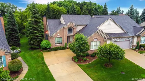 1254 Rock Valley Dr, Rochester, MI 48307