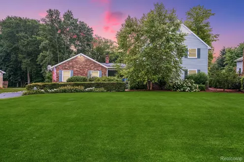 8802 Margo Dr, Brighton, MI 48114