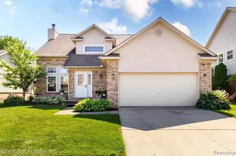 23673 Lindsey Dr, Flat Rock, MI 48134