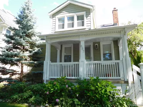 687 Davis Ave, Birmingham, MI 48009