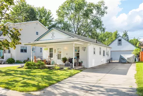 336 Massoit St, Clawson, MI 48017