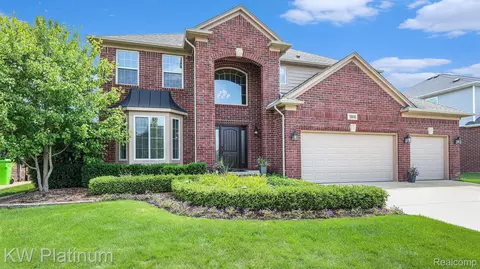 18416 Crenshaw Dr, Macomb, MI 48042