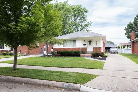 22641 Millenbach St, Saint Clair Shores, MI 48081