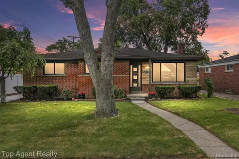 23640 Church St, Oak Park, MI 48237