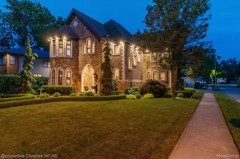 302 Forest Ave, Royal Oak, MI 48067
