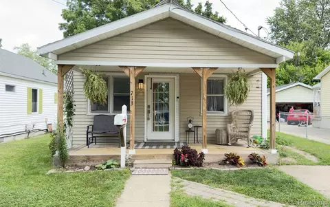 713 Frazer Ave, Owosso, MI 48867
