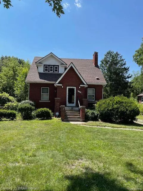 7308 Wayne Rd, Romulus, MI 48174