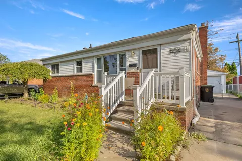 3254 N Margarette Crt Ct, Trenton, MI 48183