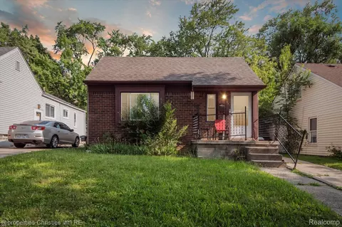 994 Berwick Blvd, Pontiac, MI 48341